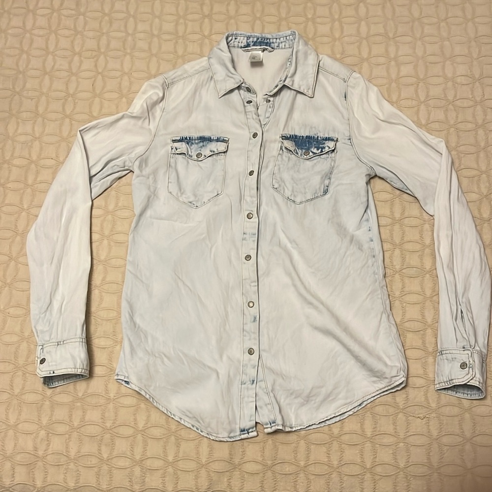 Ci Sono long sleeve faded blue jean button up top